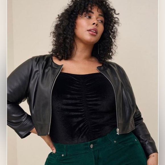 TORRID Sz 2 Soft Black Vegan Faux Leather Cropped Jacket No collar Full Zip EUC - Picture 1 of 11